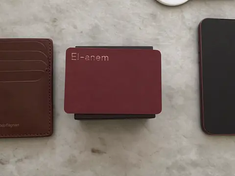 La carte El-Salem Phone posée sur sa boîte